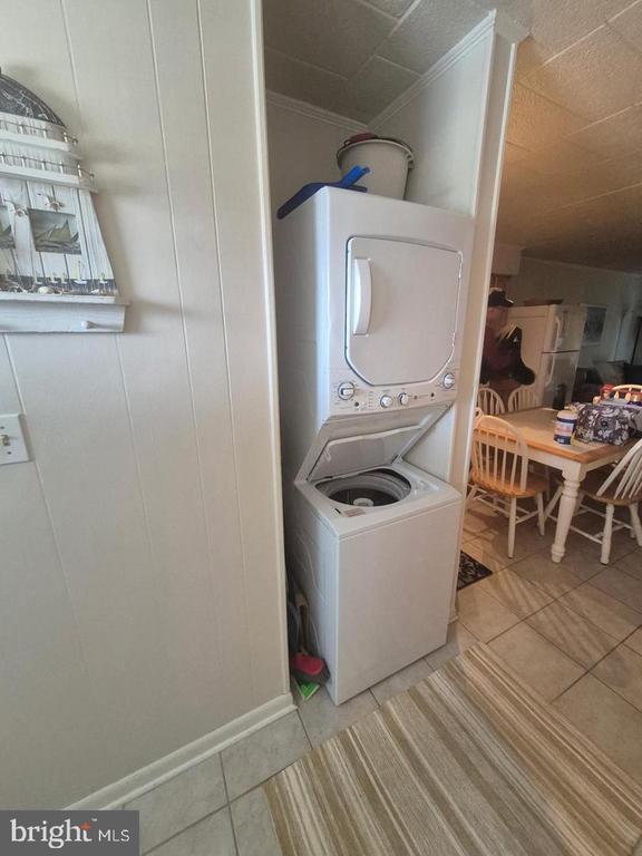 Building Photo - 745 Mooring Rd