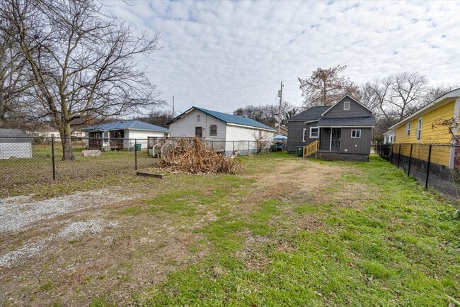 Building Photo - 555 Dodson Ave