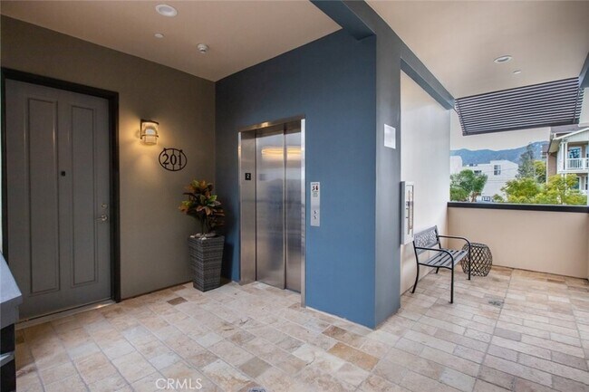 Building Photo - 330 Salem St