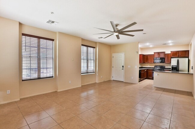 Building Photo - 3 bed/2.5 bath Condo in Gilbert’s Lofts in...
