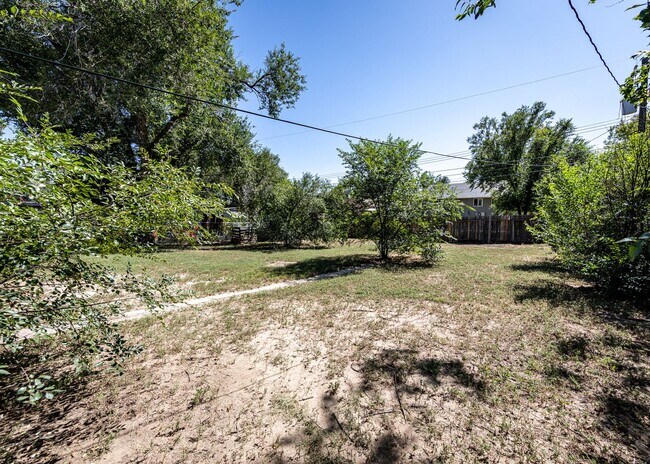 Building Photo - Newly Remodeled 3 Bedroom Home in Central Location
