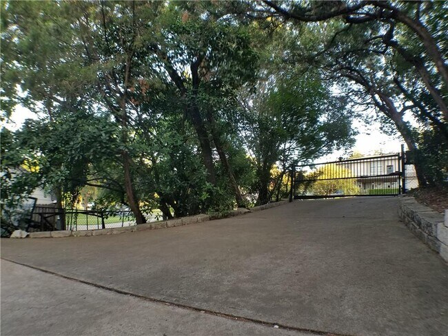 Building Photo - 6201 Highland Hills Dr