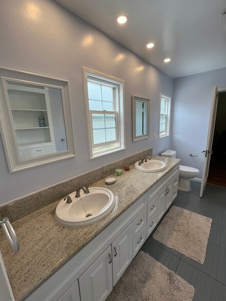 Bathroom - 737 S Tremaine Ave