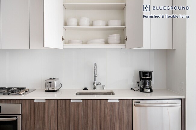 Building Photo - 18 10th St