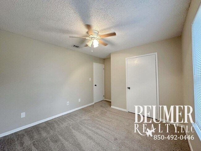 Building Photo - 2292 Sparrow Ln