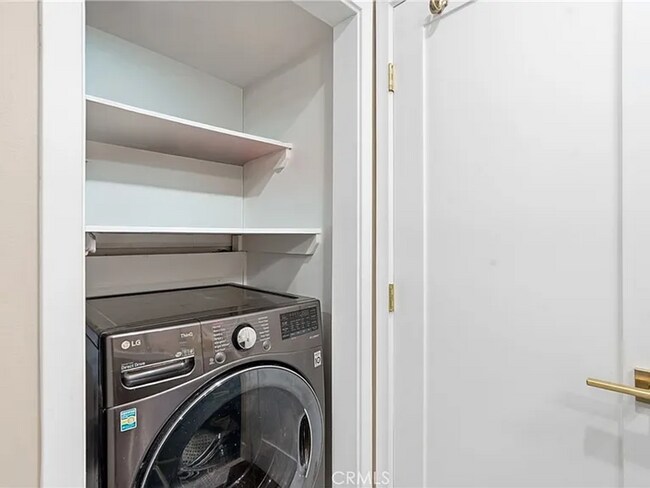 Building Photo - Newly Renovated 2BD Condo in Gated Community Now Available!