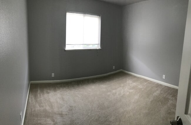 Building Photo - Adorable 3 bedroom/2bath Home