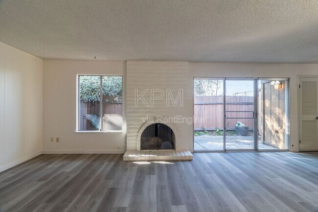 Building Photo - 1077 Rivara Rd