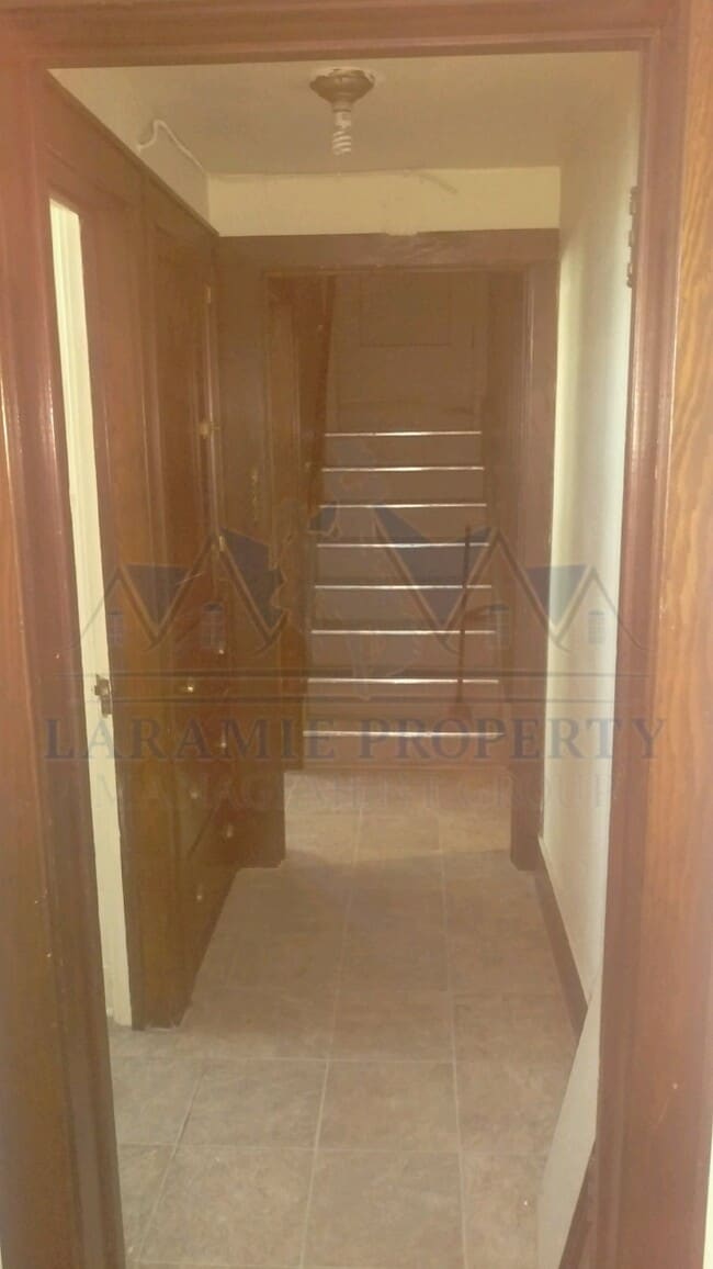 Building Photo - 1 Bedroom Near Campus