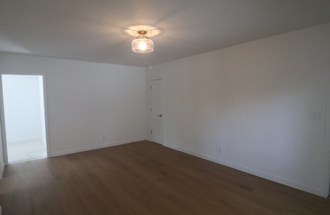Building Photo - 11610 Oxnard St
