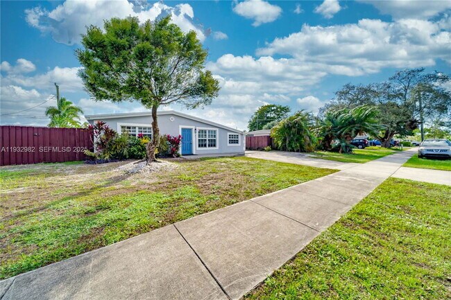 Building Photo - 5900 N Farragut Dr