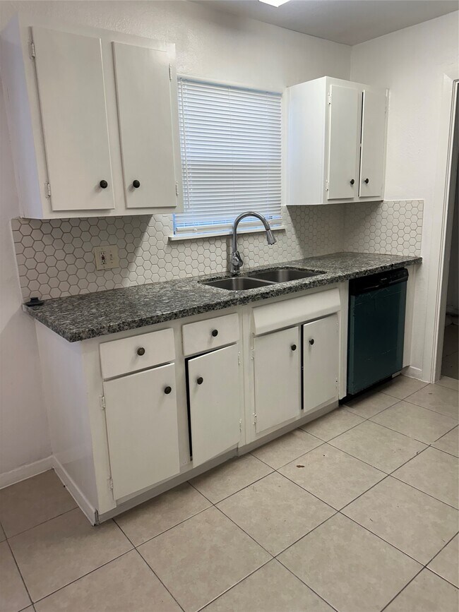 Building Photo - 3826 Botany Ln