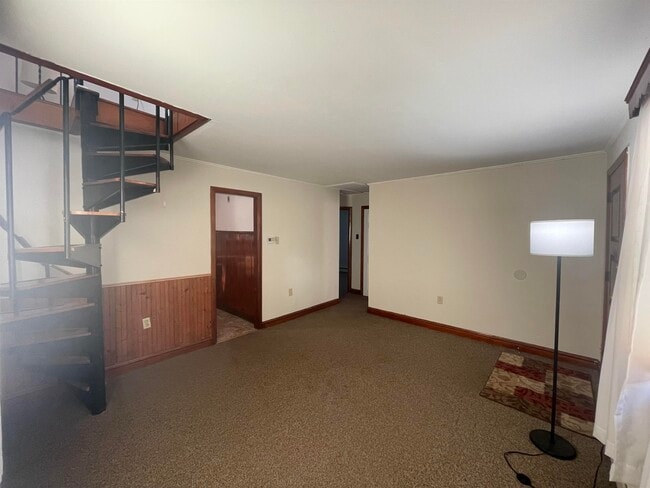 Building Photo - 7 Central Ave