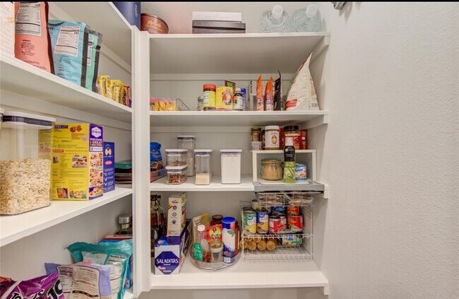 Building Photo - 704 Pinemont Cyn Ln