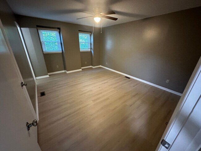 Building Photo - Now available!! – 672 W Front St, Unit C, ...