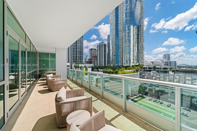 Building Photo - 900 Biscayne Blvd