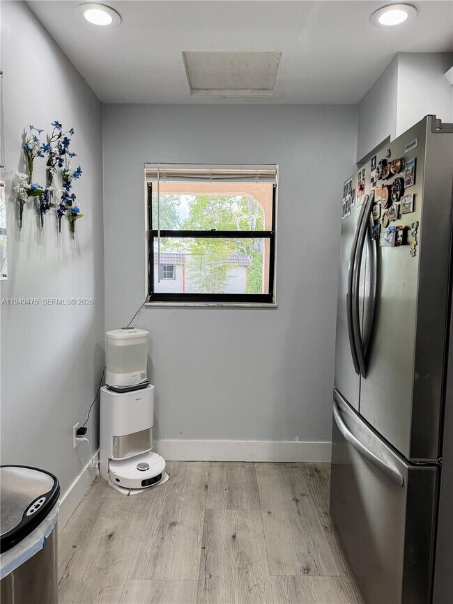 Building Photo - 841 NE 207th Ln