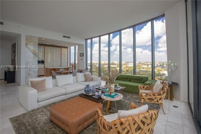 Building Photo - 2821 S Bayshore Dr