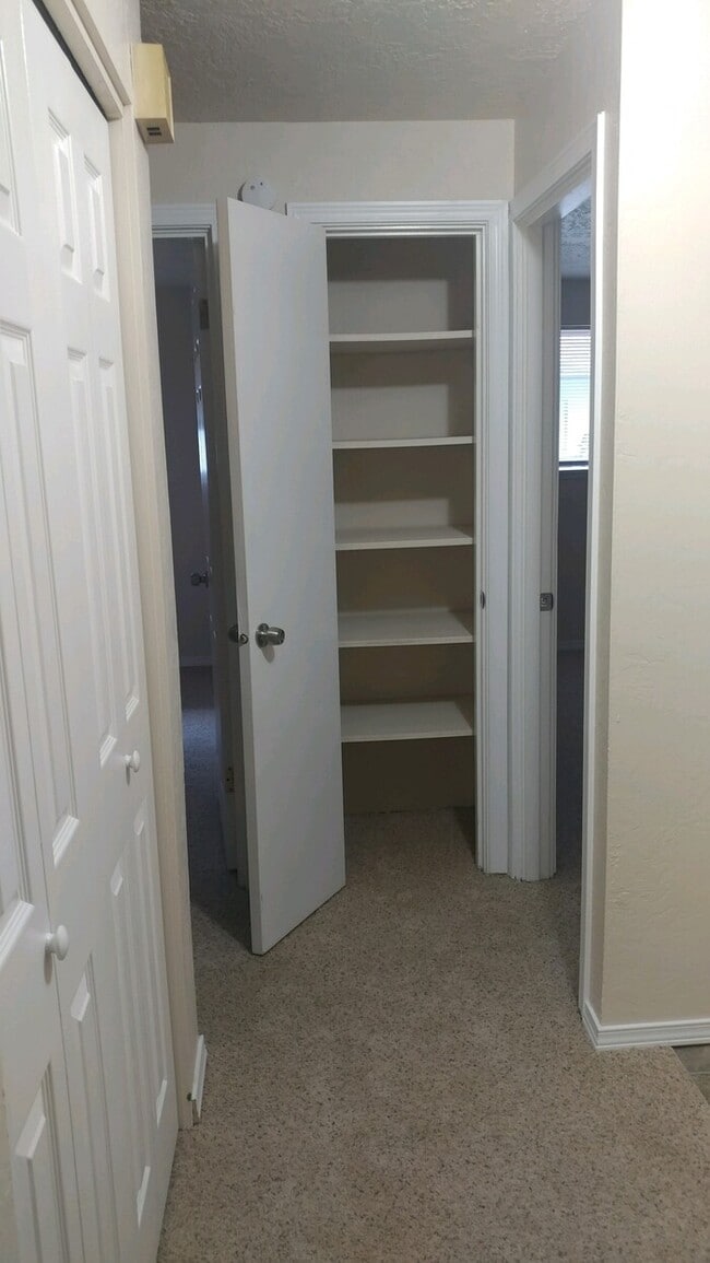 Building Photo - 62 E Hemlock Ct