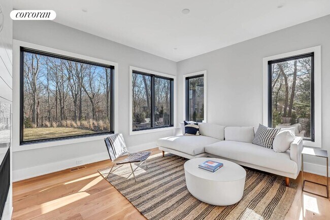 Building Photo - 24 Hedges Ln