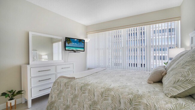 Building Photo - 4010 Galt Ocean Dr