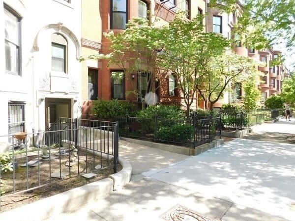 Building Photo - 482 Beacon St