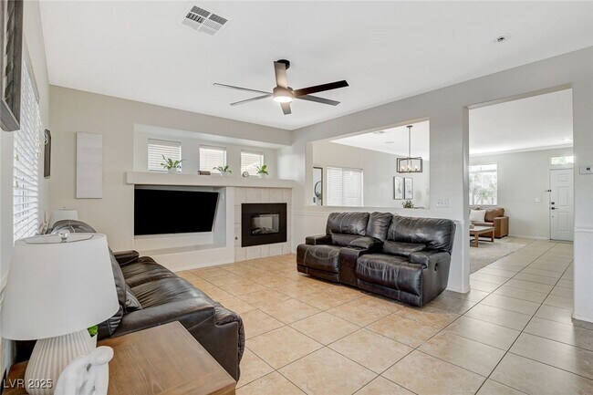 Building Photo - 10988 Salernes St