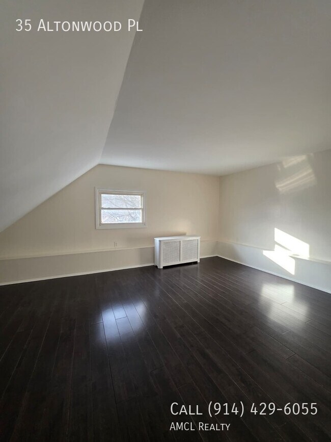 Building Photo - 35 Altonwood Pl