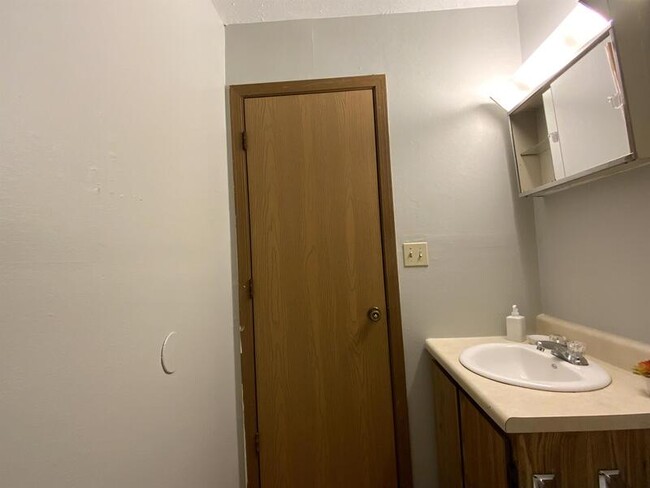 Building Photo - 1028 Belle Valley Dr