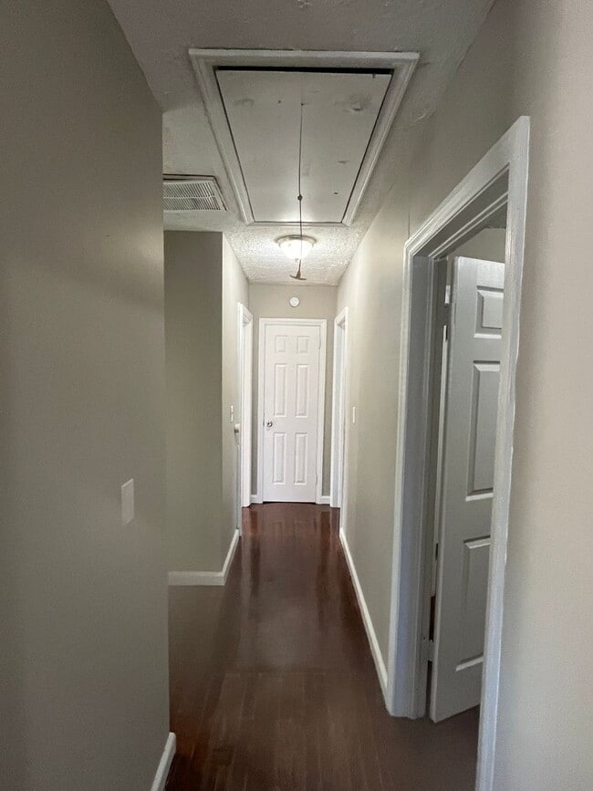 Building Photo - 4 Bedroom / 2 Bathroom Home for Rent in Co...