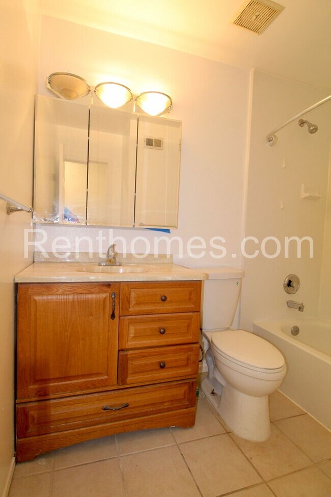 Building Photo - 13828 Otis Pl