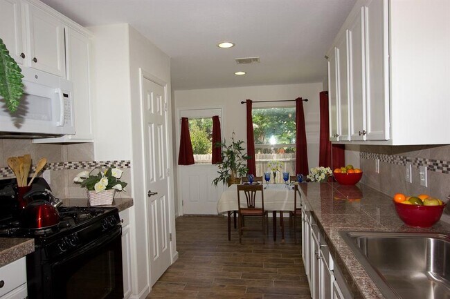 Building Photo - 7304 S Glenn St