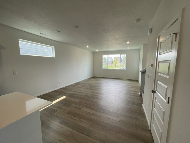 Building Photo - 2696 N Red Shoulder Ln
