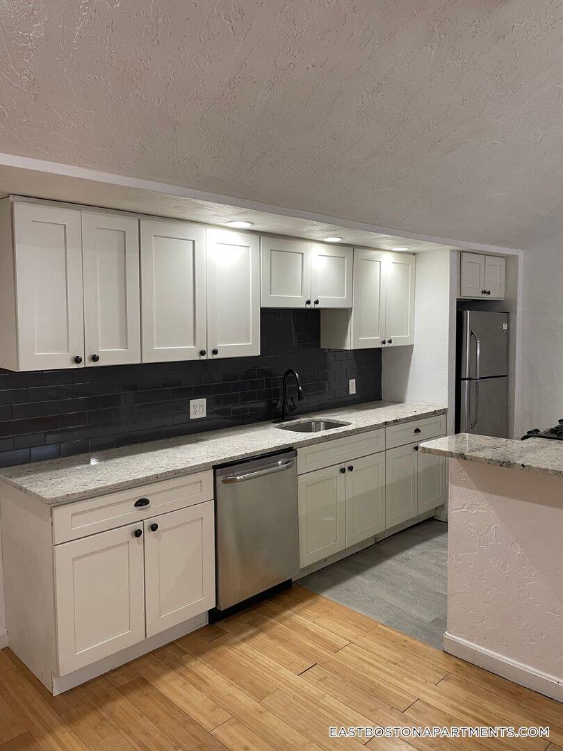 Building Photo - 241 Maverick St