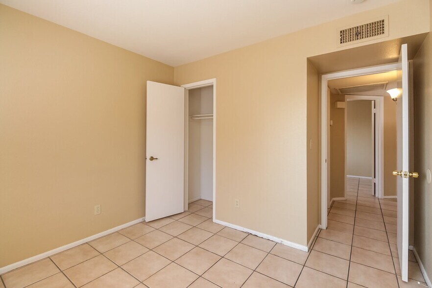 Building Photo - 4125 E La Puente Ave