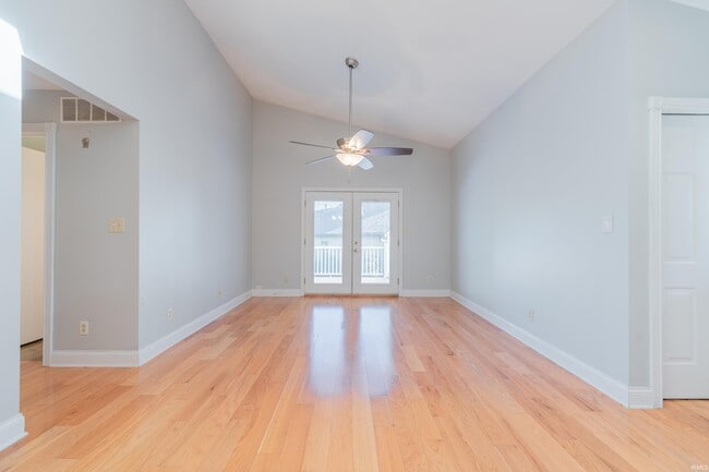 Building Photo - 657 E Heather Dr