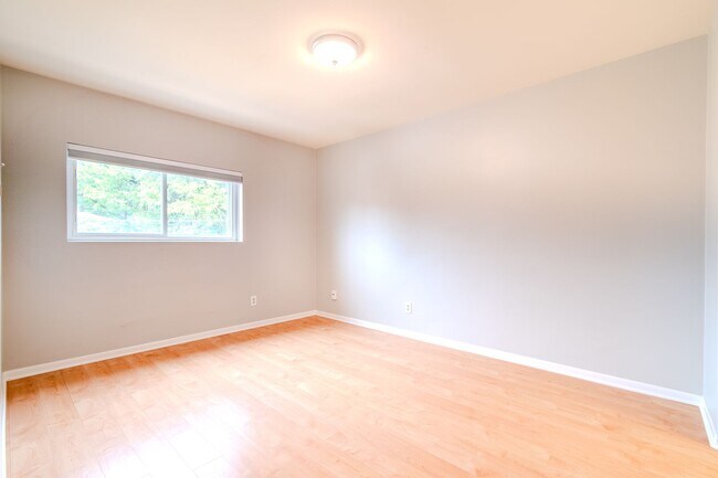 Building Photo - 361 N Eton St