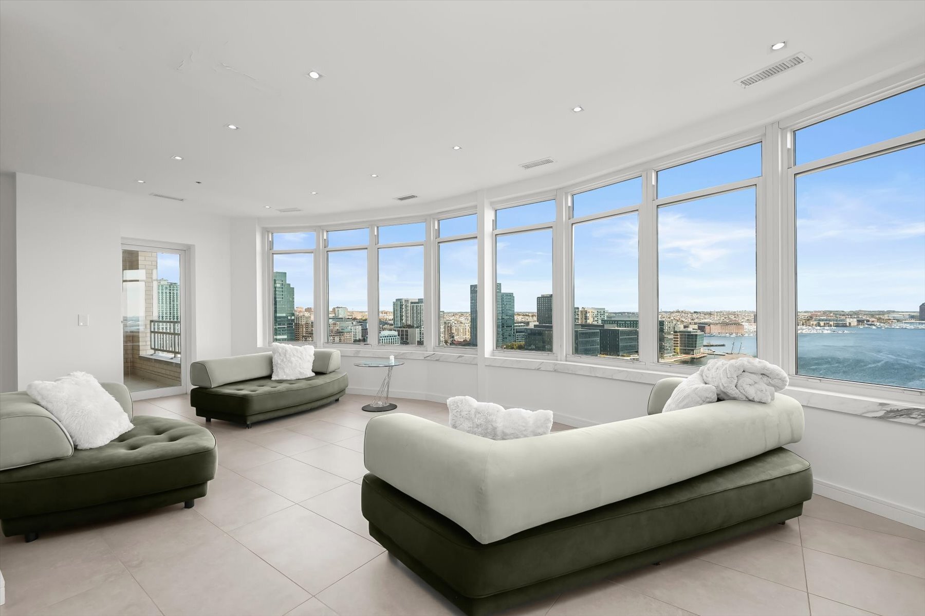 Building Photo - 100 Harborview Dr