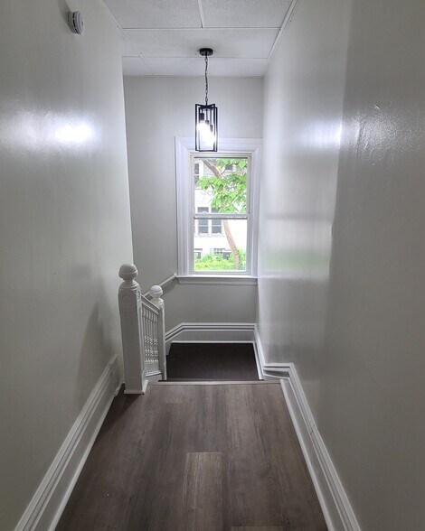 Entryway - 3402 Portland Ave
