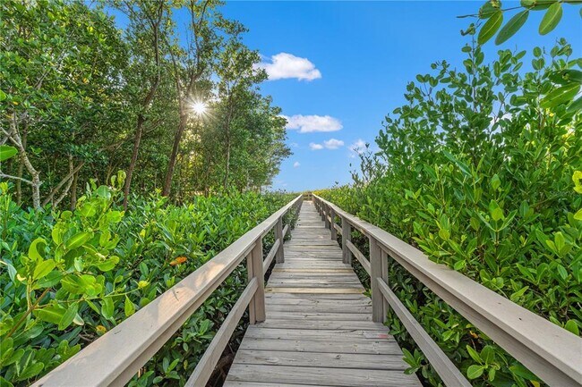 Building Photo - 300 S Florida Ave