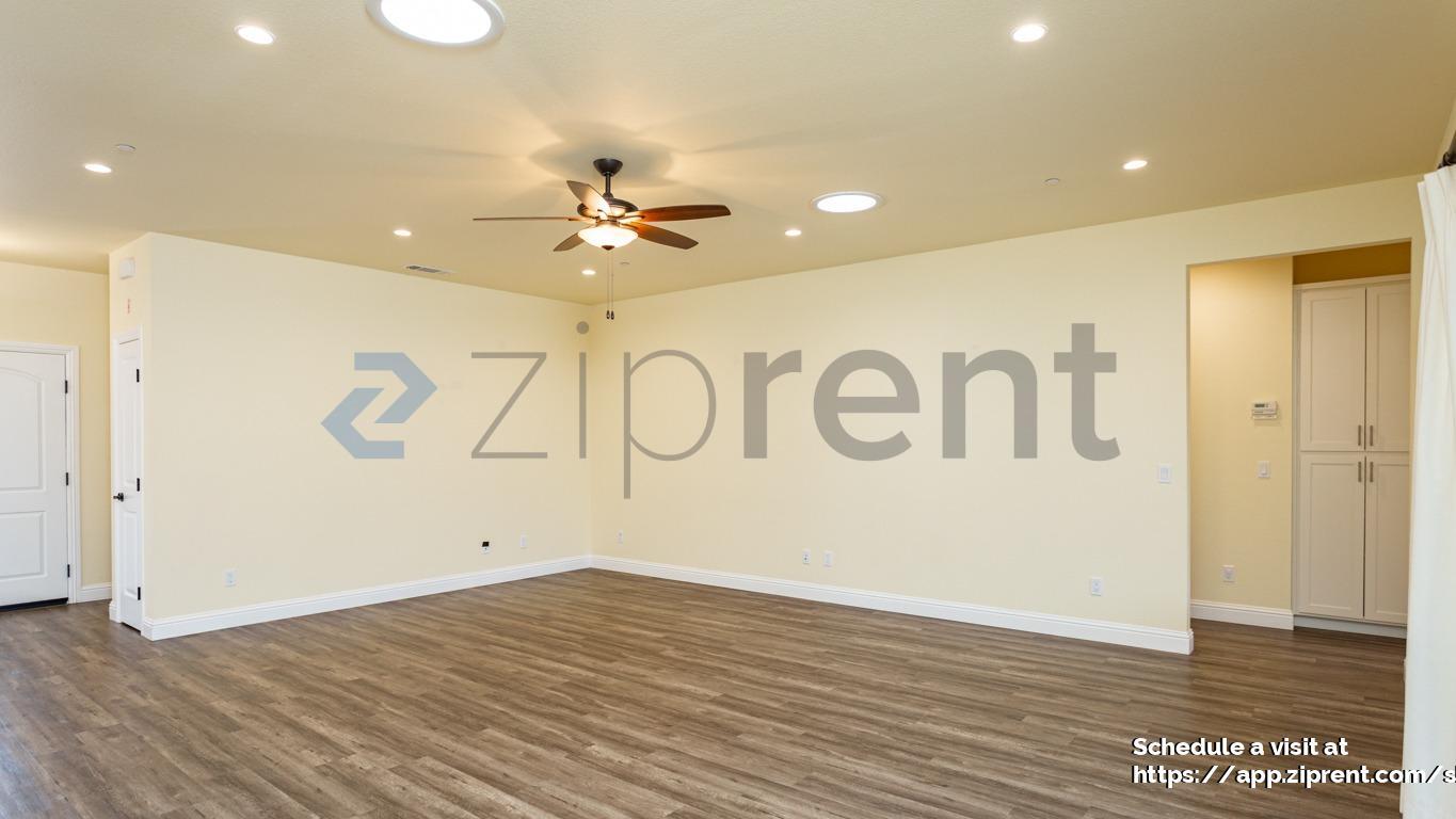 Building Photo - 1313 Crestview Ct