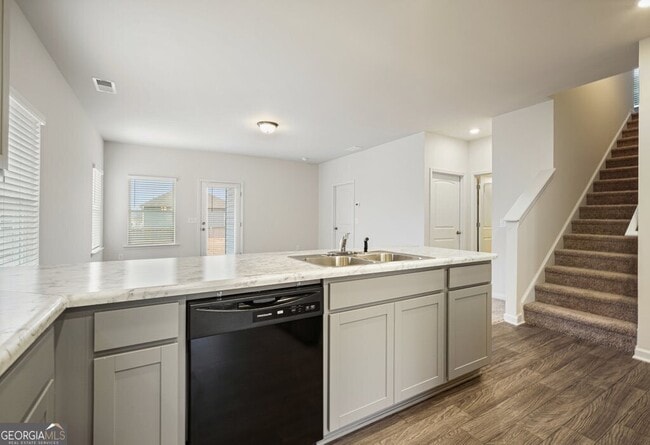 Building Photo - 529 Summerfield Ln NW