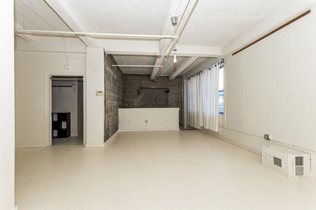 Building Photo - 2 Bedroom Condo Available In West Clawson Lofts!