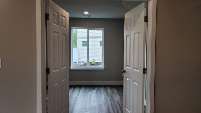 Building Photo - 3 Bedroom, 2.5 Bathroom + DEN in Yelm Cree...