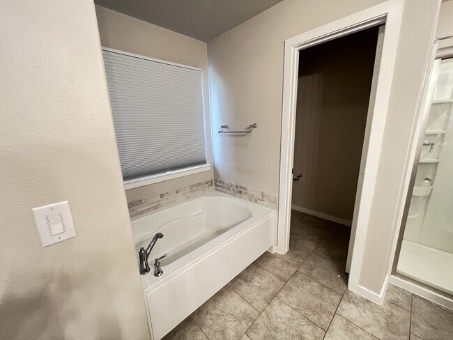 Building Photo - 2339 143rd St