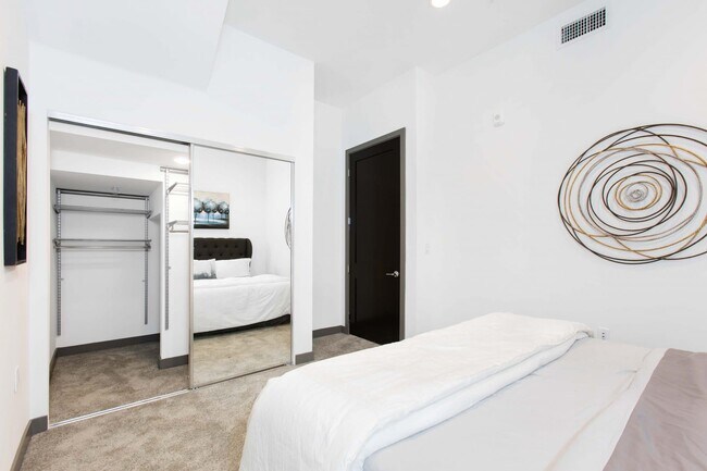 Building Photo - 161 S Normandie Ave