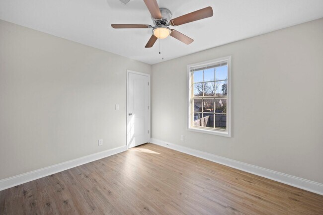 Building Photo - 1385 Sussex Dr