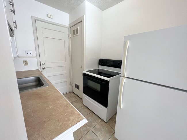 Building Photo - 7-11 S Cleveland St