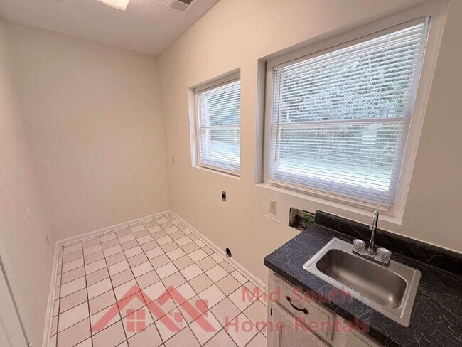 Building Photo - 8971 Meaghan Dr