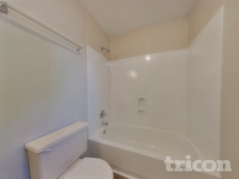 Building Photo - 623 Lockhart Ct NE